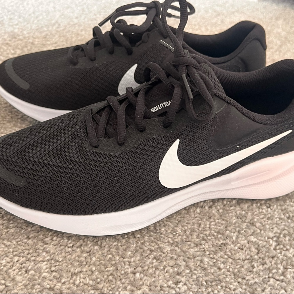 Nike Black and White Athletic Shoes Lightweight Design
